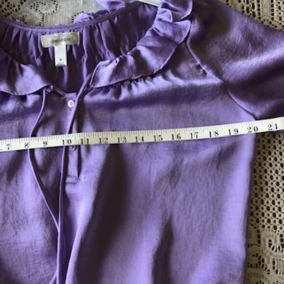 Beautiful Lavender Blouse - size Medium - Picture 7 of 8